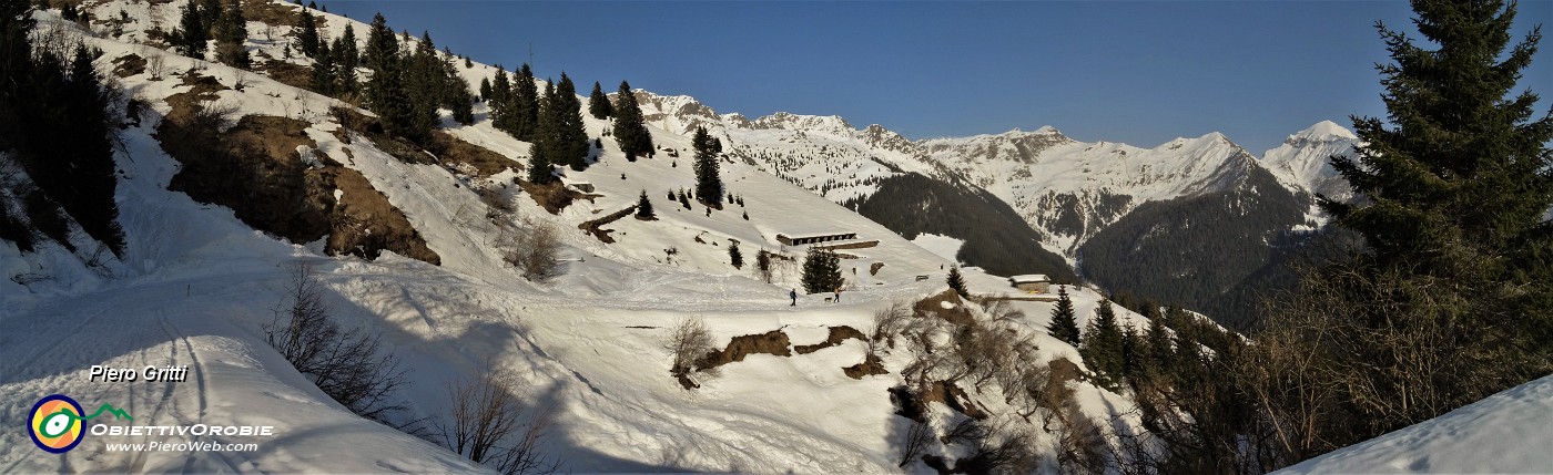 72 Scendiamo pestando neve rammollita dal caldo sole.jpg